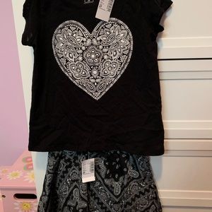 Girls 2 piece shirt & skort  (shorts attached underneath skort) Size 4T. NWT